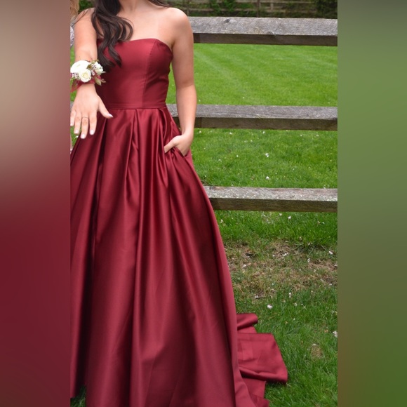 Camille La Vie Dresses & Skirts - Camille La Vie Strapless Maroon Dress